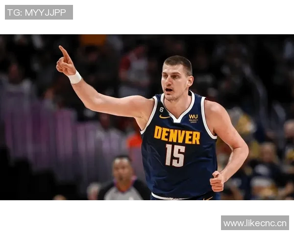 约基奇底线运球转身秀技艺精妙甩传助攻令人惊叹 约基奇底线运球转身秀技艺精妙甩传助攻令人惊叹