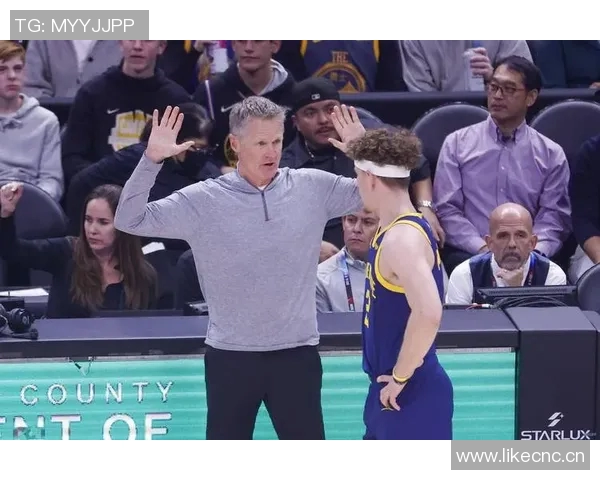 科尔与老将沟通休息时间调配强调合理安排以保护球员健康 科尔与老将沟通休息时间调配强调合理安排以保护球员健康