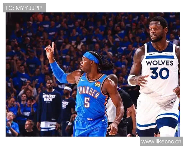 爱德华兹半场火力全开16投10中狂砍29分三分球命中率高达60