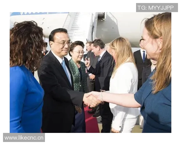 富安健洋抵达阿姆斯特丹明天将进行阿贾克斯体检开启新篇章 富安健洋抵达阿姆斯特丹明天将进行阿贾克斯体检开启新篇章