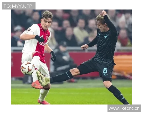 拉亚扑救布罗比近距离射门后失误队友提醒才稳住球权