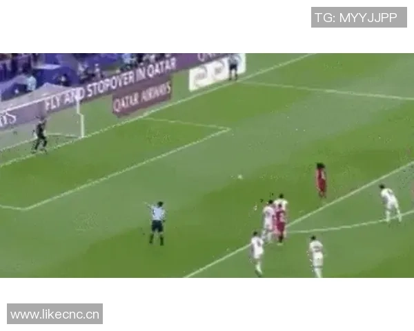 阿夫迪亚表现平平14投仅中5罚球命中率尚可贡献17分7板7助但正负值惨淡