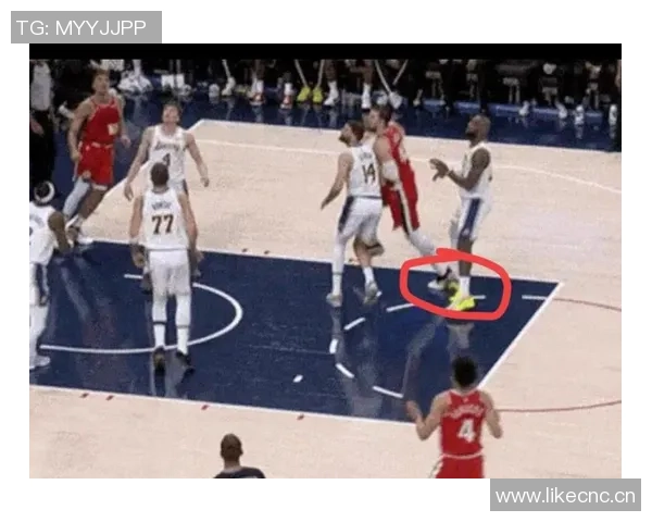 祖巴茨替补席处理脚踝伤势赛后走路一瘸一拐引发关注