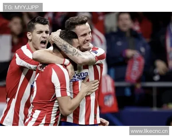 比甲比赛因球迷投掷水杯击中主裁在第87分钟意外中止引发热议 比甲比赛因球迷投掷水杯击中主裁在第87分钟意外中止引发热议