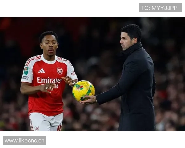 夸张界外球助攻水晶宫小禁区凯帕失误险送大礼