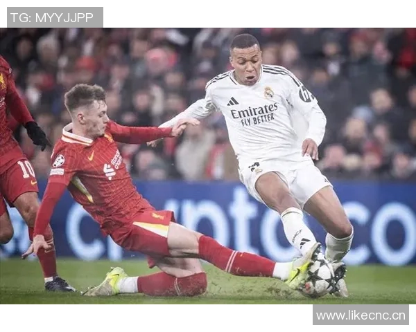 德容因放铲踢到姆巴佩小腿被红牌罚下即将进入补时的紧张局势